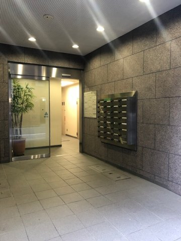 ニューハイツ青山のエントランス