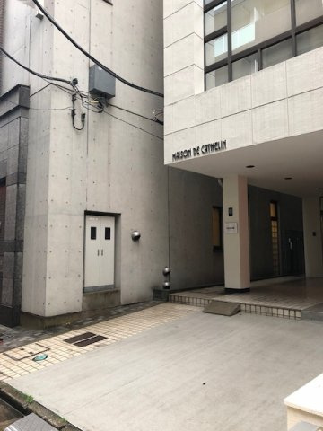 神田カトランビルのエントランス