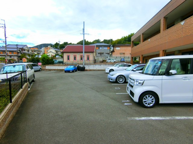 メゾンサクセスの駐車場