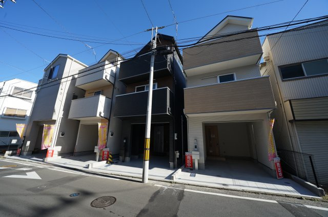 【横浜市西区東久保町8新築戸建て１号棟】★仲介手数料無料★（稲荷台小学校・岩井原中学校）の外観