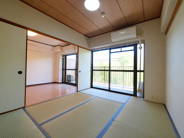 ライオンズマンション学園前第2の和室