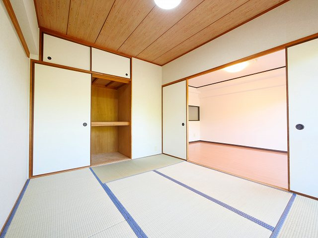 ライオンズマンション学園前第2の和室