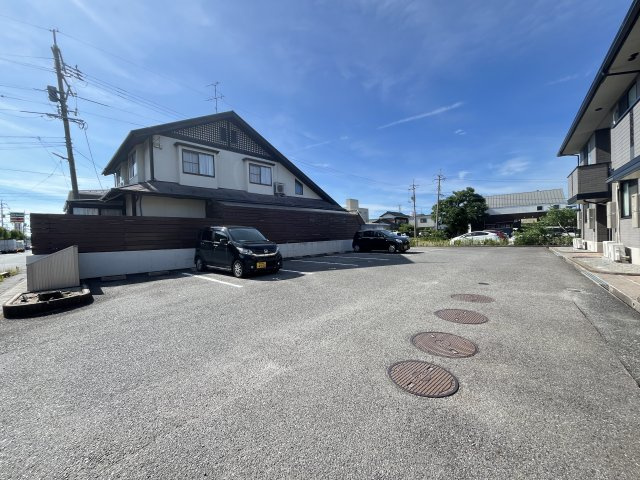 プレミールの駐車場