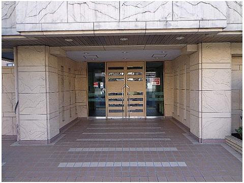 エンゼルブレッサ鶴見汐入（鶴見区汐入町3丁目）のエントランス|毎日通るエントランスはこのようになっています