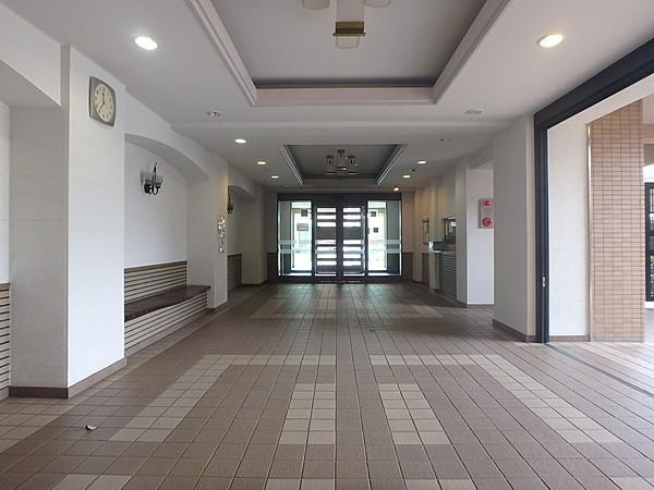 エンゼルブレッサ鶴見汐入（鶴見区汐入町3丁目）のエントランス|建物の内部です