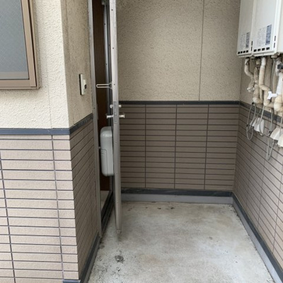 【エントランス】 | ソフィア新狭山 | お隣（２０２）は保育園の事務所です。