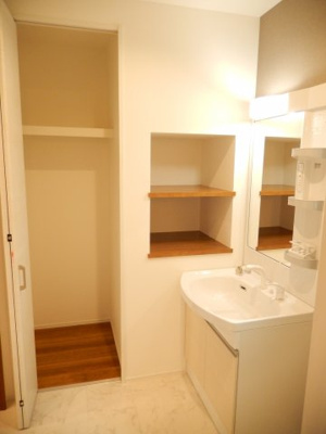 【洗面所】 | ラ・ファミーユ四日市城東Ⅱ | 便利なニッチ収納