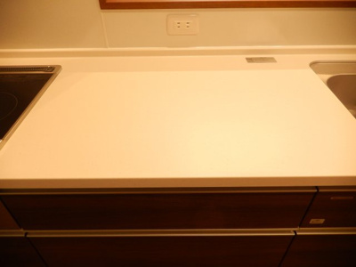 【キッチン】 | ラ・ファミーユ四日市城東Ⅱ | 使い安い卓上コンセント