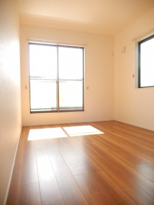 【洋室】 | ラ・ファミーユ四日市城東Ⅱ