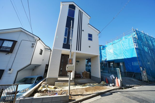 【横浜市西区東久保町３８－１新築戸建て１号棟】★仲介手数料無料★（稲荷台小学校・岩井原中学校）の外観