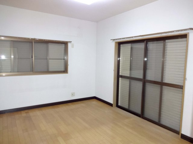 【洋室】 | 鯰田戸建て | 使い勝手のいい洋室です