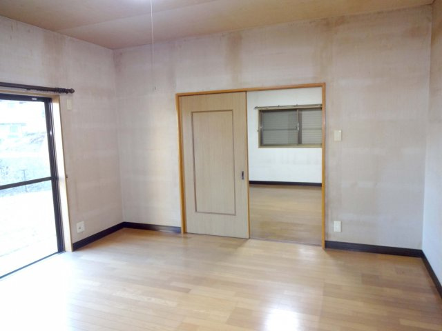 【洋室】 | 鯰田戸建て | 明るい洋室です