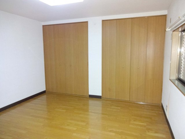 【洋室】 | 鯰田戸建て | 個人の部屋や寝室として使える洋室です