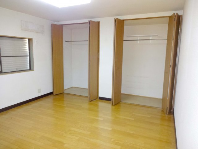 【洋室】 | 鯰田戸建て | コンパクトで使いやすい洋室です