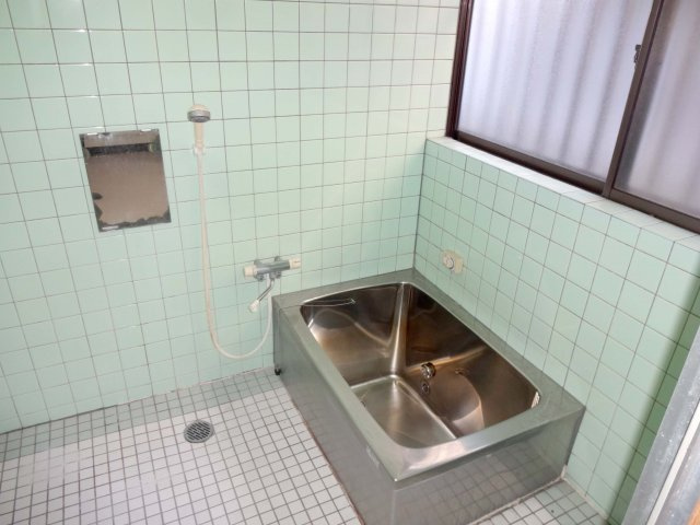 【浴室】 | 鯰田戸建て | コンパクトで使いやすいお風呂です