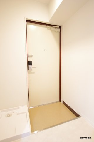 コンフォータブル阿波座　仲介手数料無料の玄関