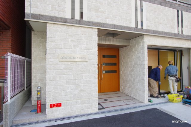 コンフォータブル阿波座　仲介手数料無料のエントランス