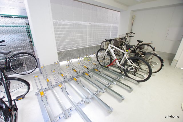 コンフォータブル阿波座　仲介手数料無料の駐車場