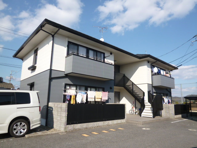 総社市清音柿木のアパートの外観