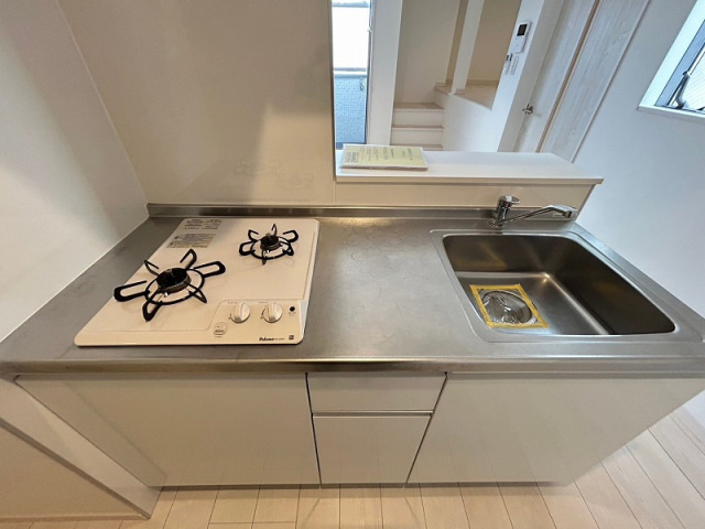 ＣＢ鳥栖プリューム【キャッシュバック対象】のキッチン|コンパクトなキッチンで掃除もラクラク