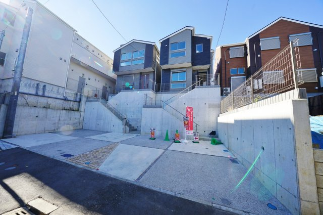 【横浜市西区東久保町37-4新築戸建て２号棟】（富士見台小学校・岩井原中学校）の外観
