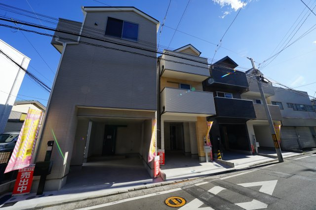 【横浜市西区東久保町8新築戸建て４号棟】★仲介手数料無料★（稲荷台小学校・岩井原中学校）の外観