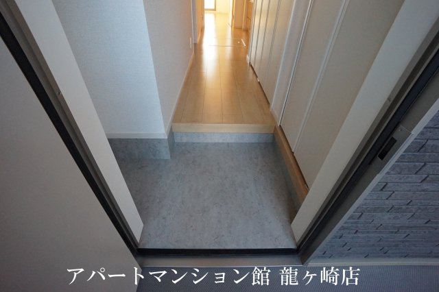 ウィステリア・リブⅠの玄関