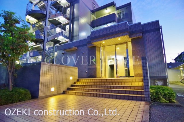 グランシャリオ千間台のエントランス