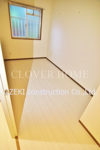 グランシャリオ千間台の洋室