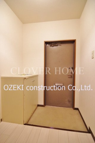 グランシャリオ千間台の玄関