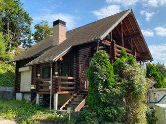 【外観】 | 海まで徒歩3分！福浦漁港まで徒歩8分の高台にあるオーシャンビューのカナディアンログハウス！