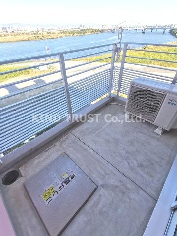 リバープレイス梅田北のバルコニー|バルコニーからの眺めを楽しみながら食事をしませんか