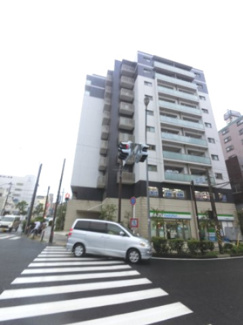 【外観】 | 総戸数63戸、平成23年3月築のマンションです。
専有面積67.16平米、3LDKのお部屋となります。