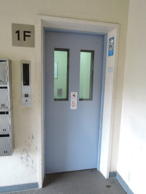 【その他共用部分】 | 上星川団地３号棟 | お買い物時やベビーカーの出し入れに便利なエレベーター付です。