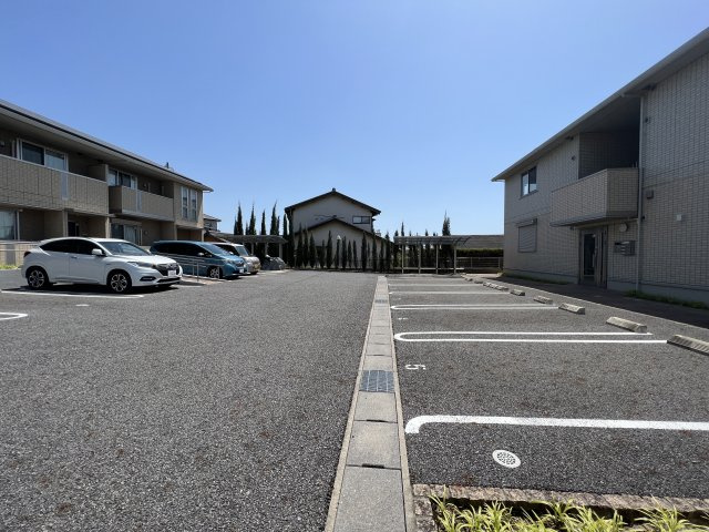 プラザセレステBの駐車場