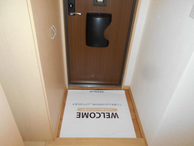 ファミール B棟の玄関