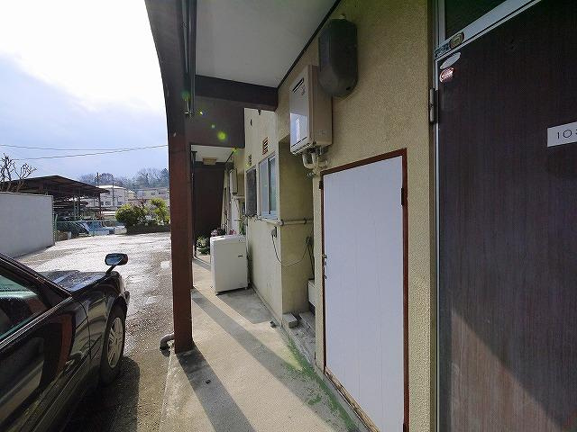 三輪マンションのエントランス