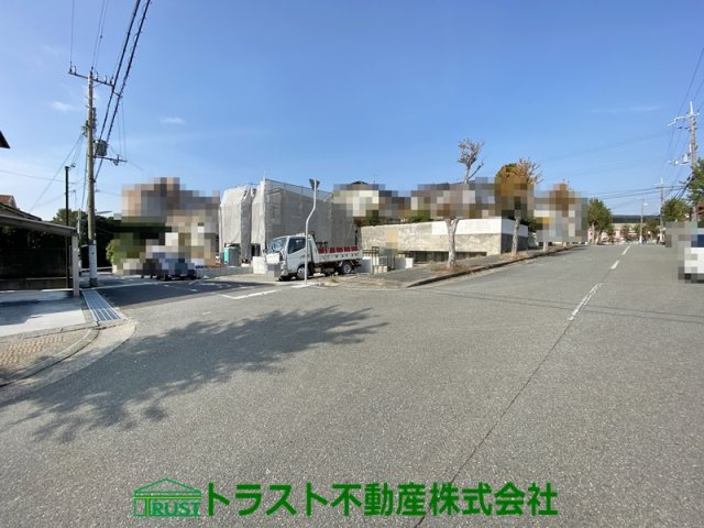 神戸市垂水区神陵台5丁目　新築戸建の前面道路含む現地写真