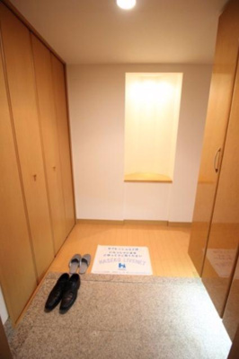【玄関】 | クラウンハイム西田辺 | 収納たっぷり、オシャレな玄関