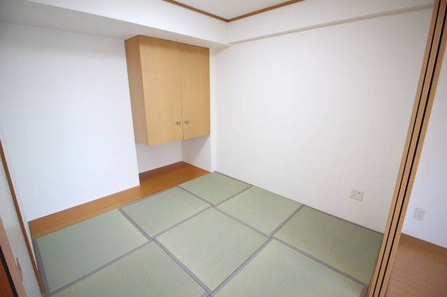 【和室】 | クラウンハイム西田辺 | 琉球畳のお部屋