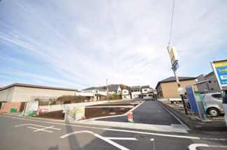 【前面道路含む現地写真】