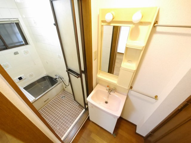 湊山町戸建の洗面所
