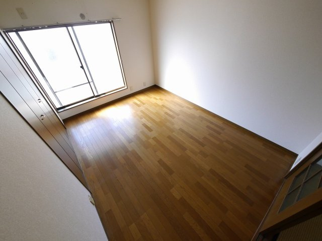 湊山町戸建の寝室