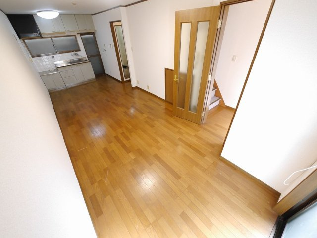湊山町戸建の居間・リビング