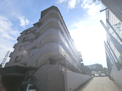 【外観】 | 杉田パークホームズ弐番館 | 京浜急行線「杉田」駅徒歩13分、JR京浜東北線・根岸線「洋光台」駅徒歩17分
と2路線2駅利用可能な好立地。