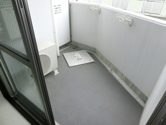 大阪市淀川区十三東３丁目の賃貸マンションのバルコニー