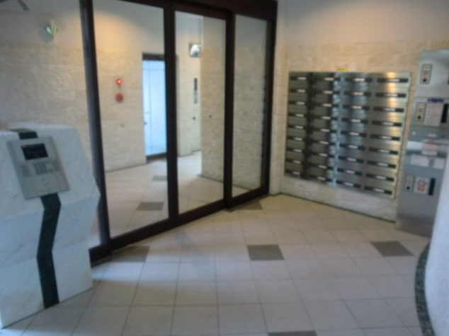 大阪市淀川区十三東３丁目の賃貸マンションのロビー