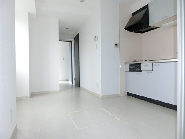 大阪市淀川区十三東３丁目の賃貸マンションの居間・リビング