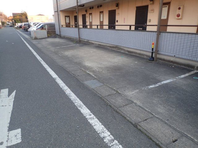 ドマーニＹ・Ｏの駐車場