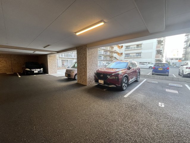 PHOENIX Clove Tomoiの駐車場